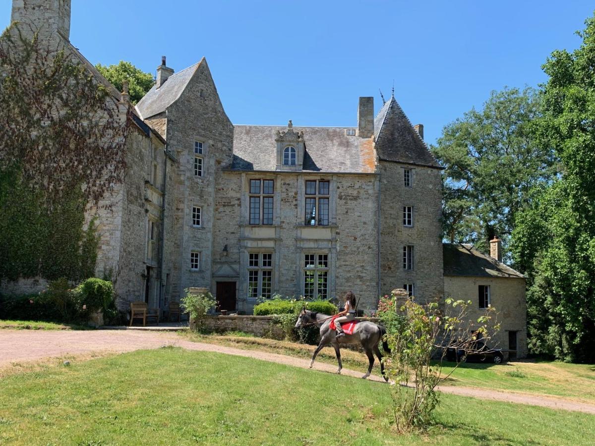 Château de Bernesq Extérieur photo